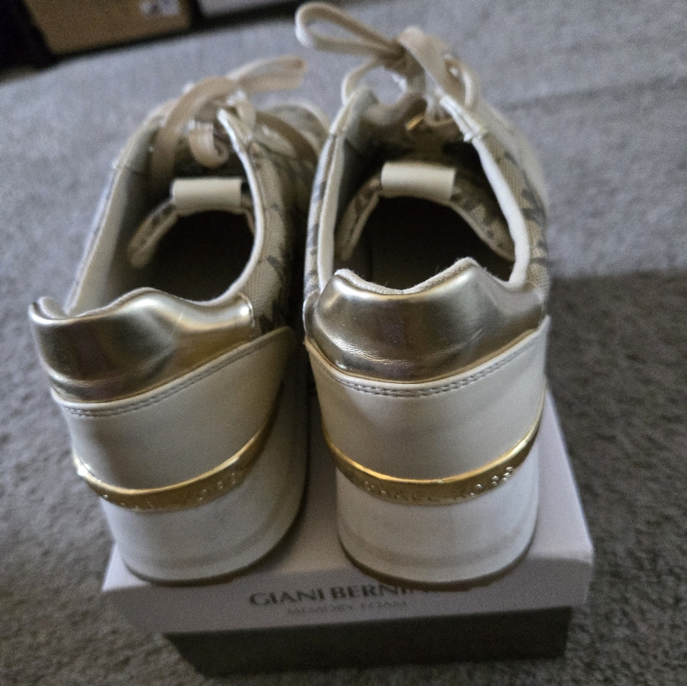 Shoes - Picture 2 of 3